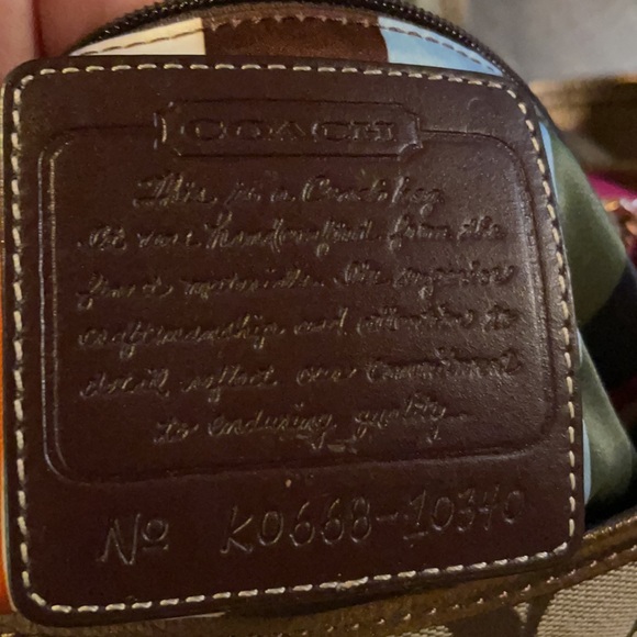 Vintage COACH gold signature purse - Picture 4 of 6